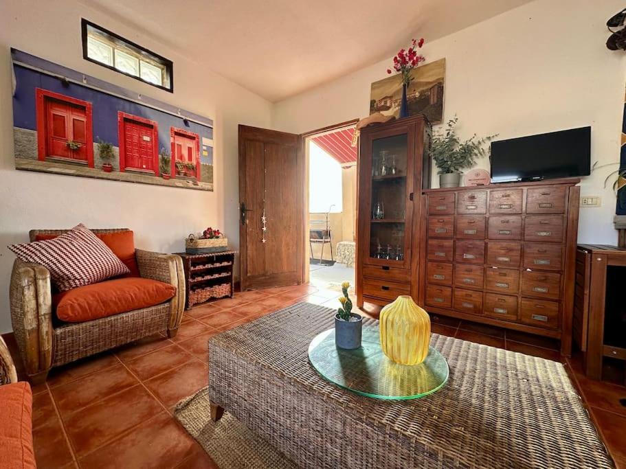 فيلا Peaceful Oasis With Magical Sea Views And A Pool سانتا كروز دي تينيريف المظهر الخارجي الصورة
