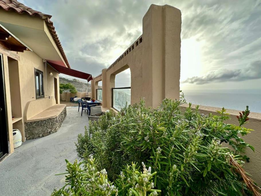 فيلا Peaceful Oasis With Magical Sea Views And A Pool سانتا كروز دي تينيريف المظهر الخارجي الصورة