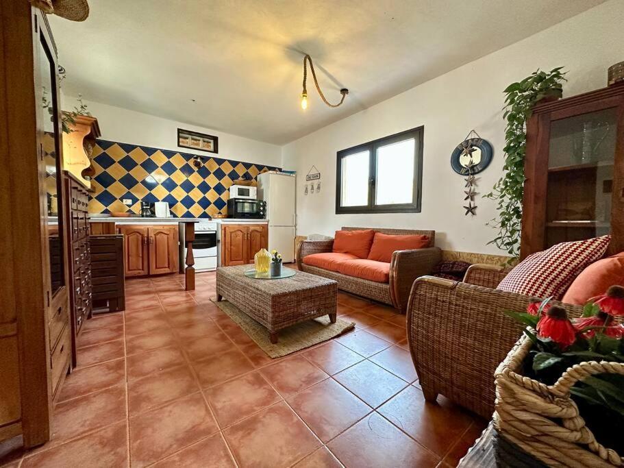 فيلا Peaceful Oasis With Magical Sea Views And A Pool سانتا كروز دي تينيريف المظهر الخارجي الصورة