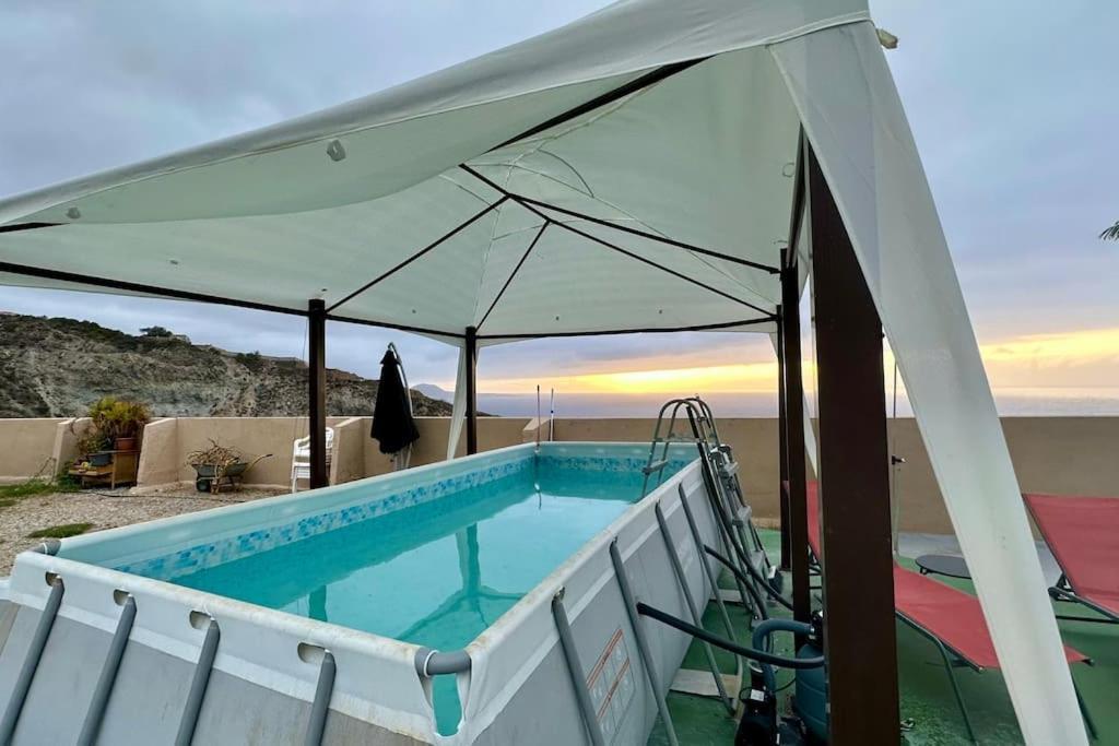 فيلا Peaceful Oasis With Magical Sea Views And A Pool سانتا كروز دي تينيريف المظهر الخارجي الصورة