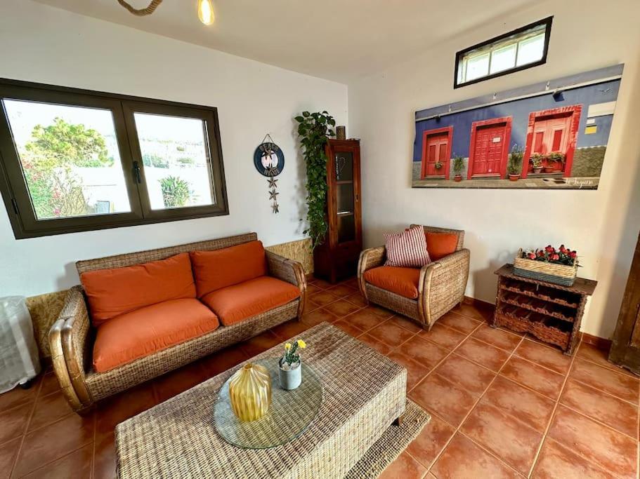 فيلا Peaceful Oasis With Magical Sea Views And A Pool سانتا كروز دي تينيريف المظهر الخارجي الصورة