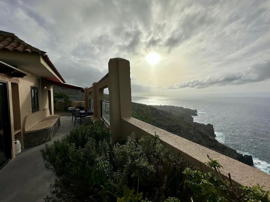 فيلا Peaceful Oasis With Magical Sea Views And A Pool سانتا كروز دي تينيريف المظهر الخارجي الصورة