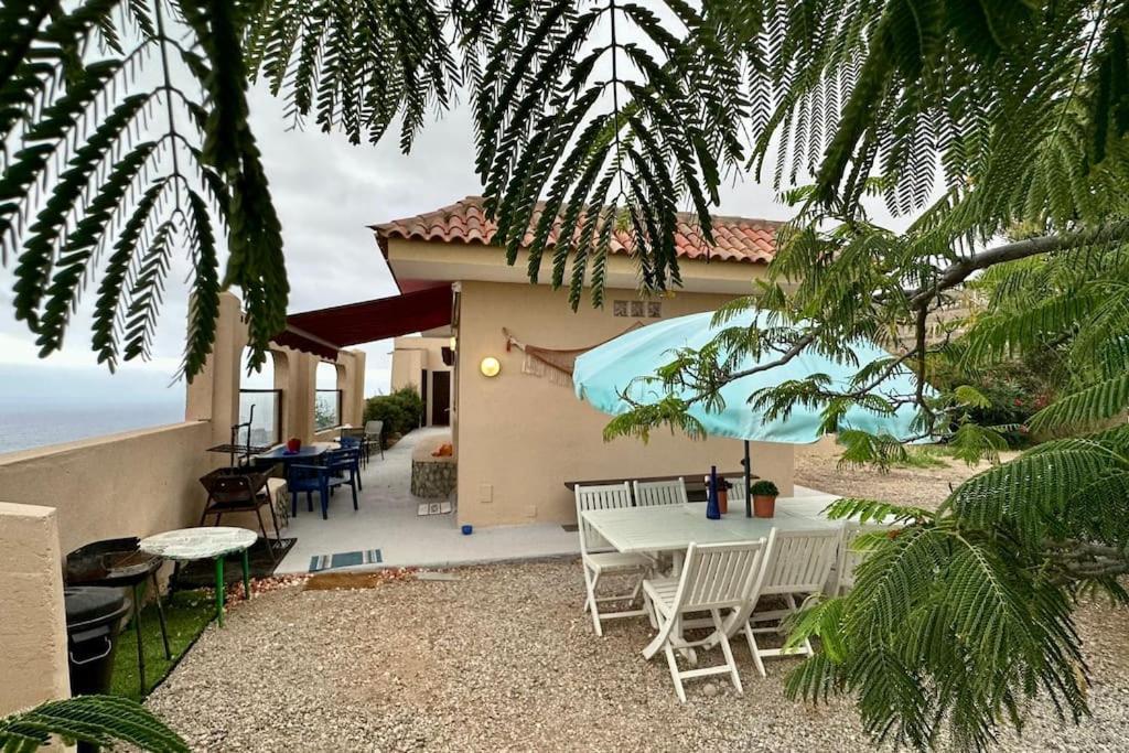 فيلا Peaceful Oasis With Magical Sea Views And A Pool سانتا كروز دي تينيريف المظهر الخارجي الصورة